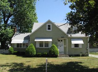 23 Hillcrest St, Chicopee, MA 01020