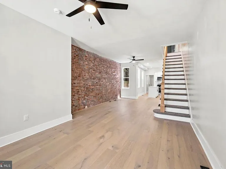 3345 Amber St — Photo 2