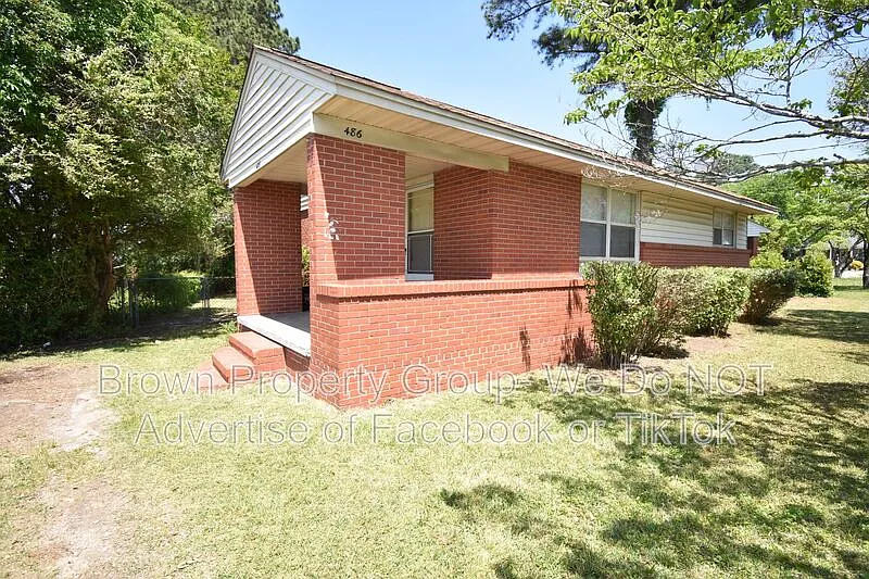 2 bed, 1.0 bath, 884 sqft, $1,025 — Photo 2