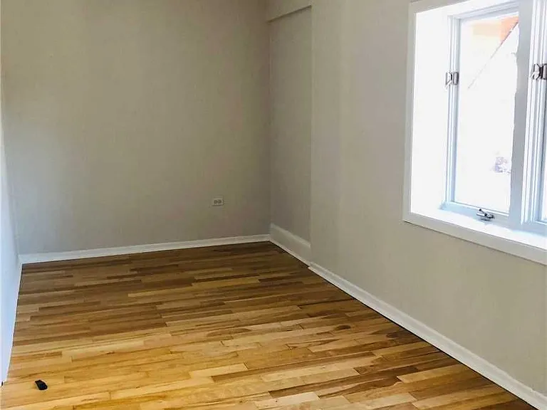 27 Rivercourt Blvd #UPPER — Photo 10