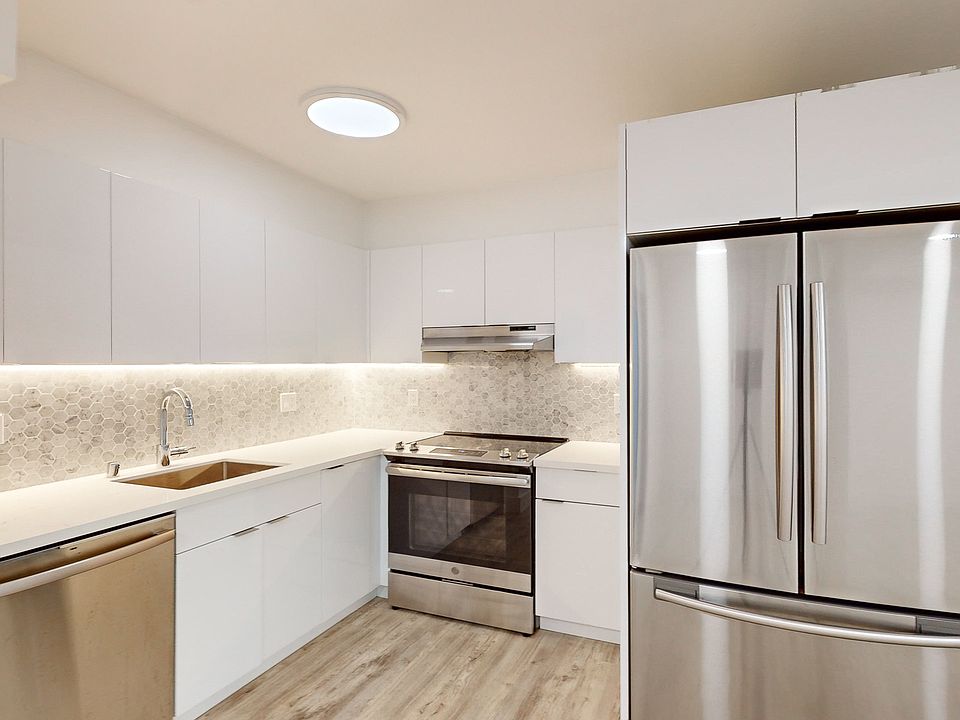 1st image of 2942 Franklin St #B