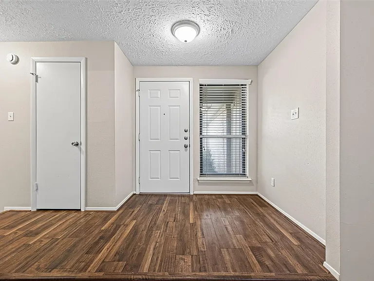 5346 King Richard Dr — Photo 3