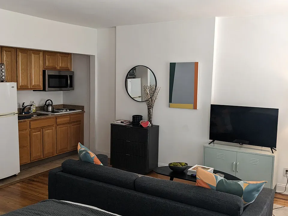 216 E 32nd St #3S