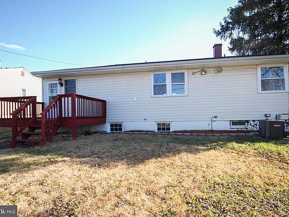 3rd image of 1706 Leisure Ln