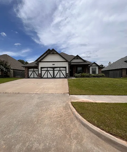 412 Greens Pkwy — Photo 1