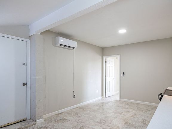 4th image of 516 N Roosevelt Ave #2
