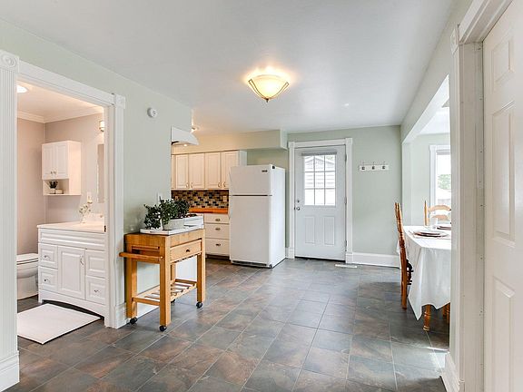 4th image of 2523 Jefferson St NE