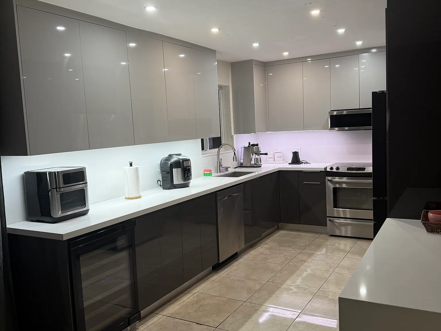 4 bed, 2100 sqft, $5,800 — Photo 3