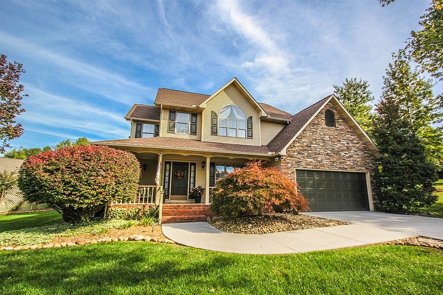 1st image of 413 Leeds Ct