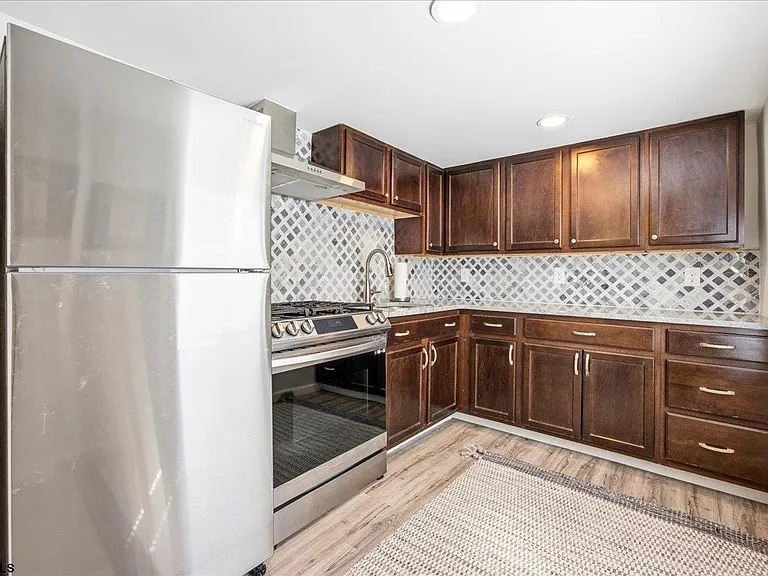 21 N Nashville Ave — Photo 7