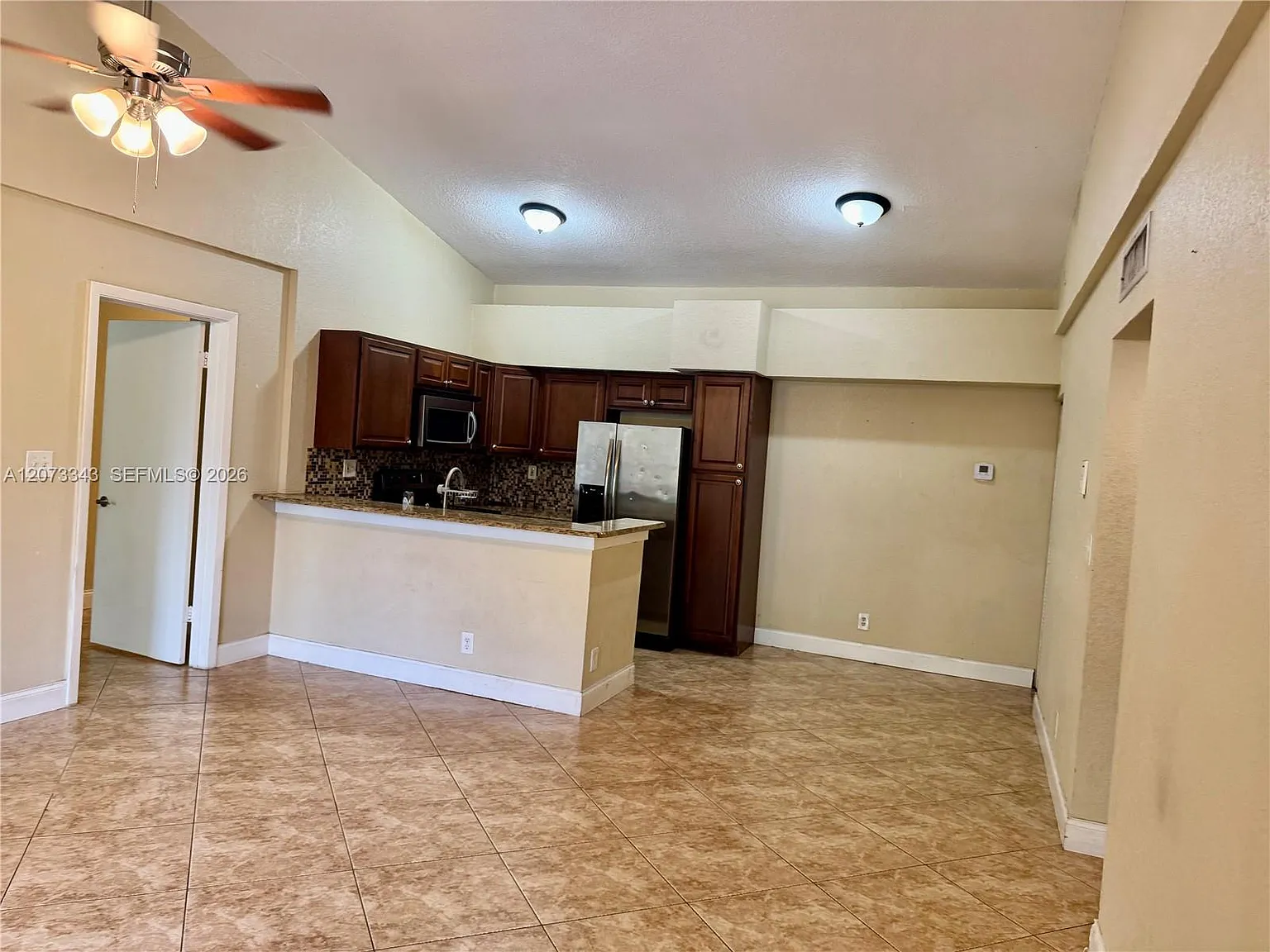 Coco Parc Condo — Photo 1