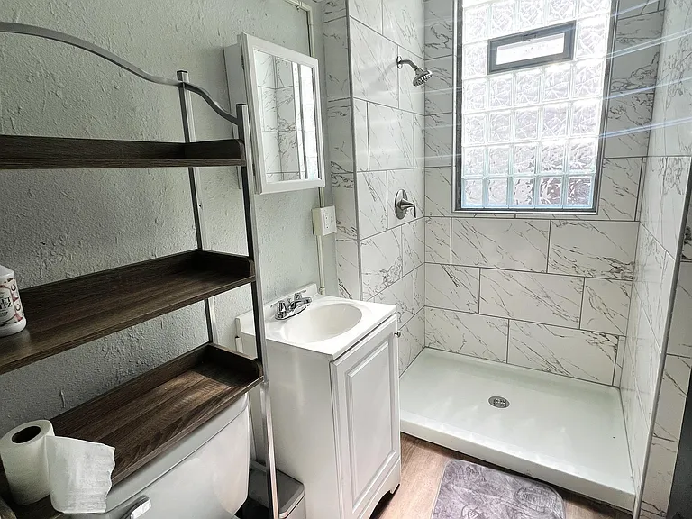288 Helen St #6 — Photo 11