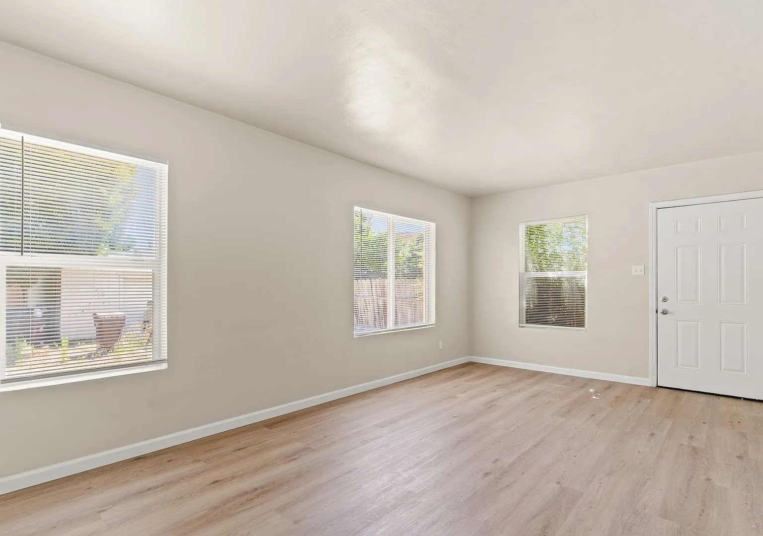 Fully Remodeled Oakland 2 Bed w/ Off-Street Parking & Beautiful Cabinets — Photo 2