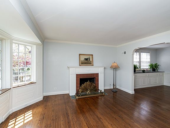 5th image of 2944 N Mont Clare Ave