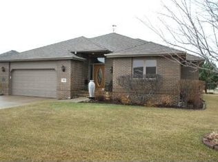 401 Baywood Dr, Sergeant Bluff, IA 51054
