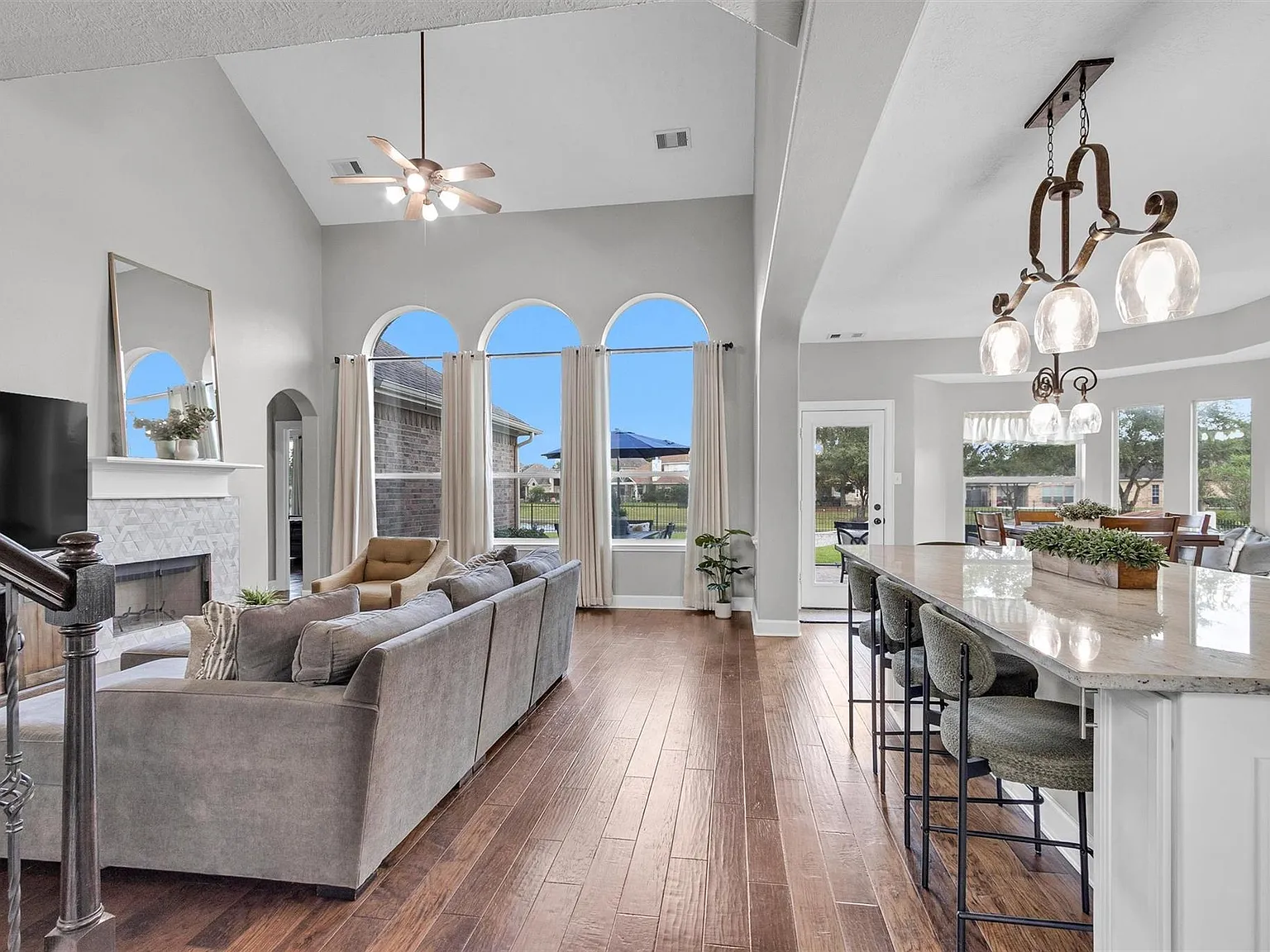 5 bed, 3.5 bath, 3275 sqft, $3,700 — Photo 1