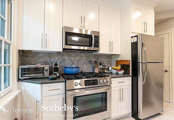 5th image of 264 Burns St #1
