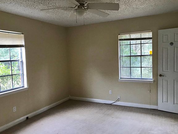 3rd image of 5504 Larchmont Dr