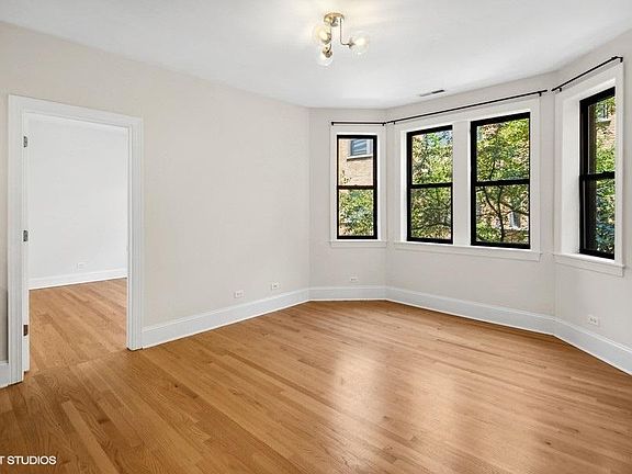 2nd image of 7635 N Greenview Ave APT 1W
