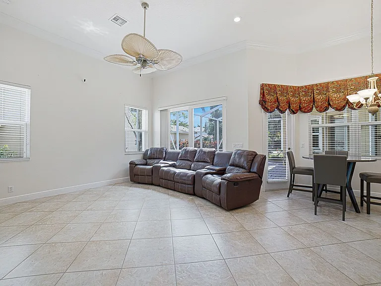 9655 Campi Dr — Photo 31