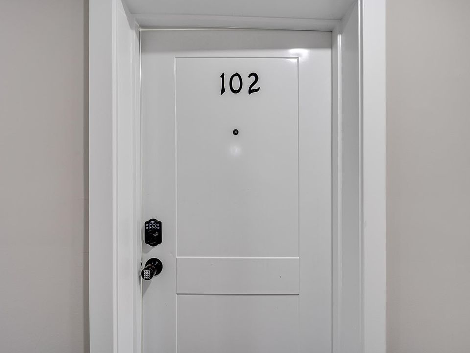 Deadbolt with keyed and keyless entry options