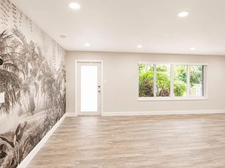 2573 Conroy Dr — Photo 16