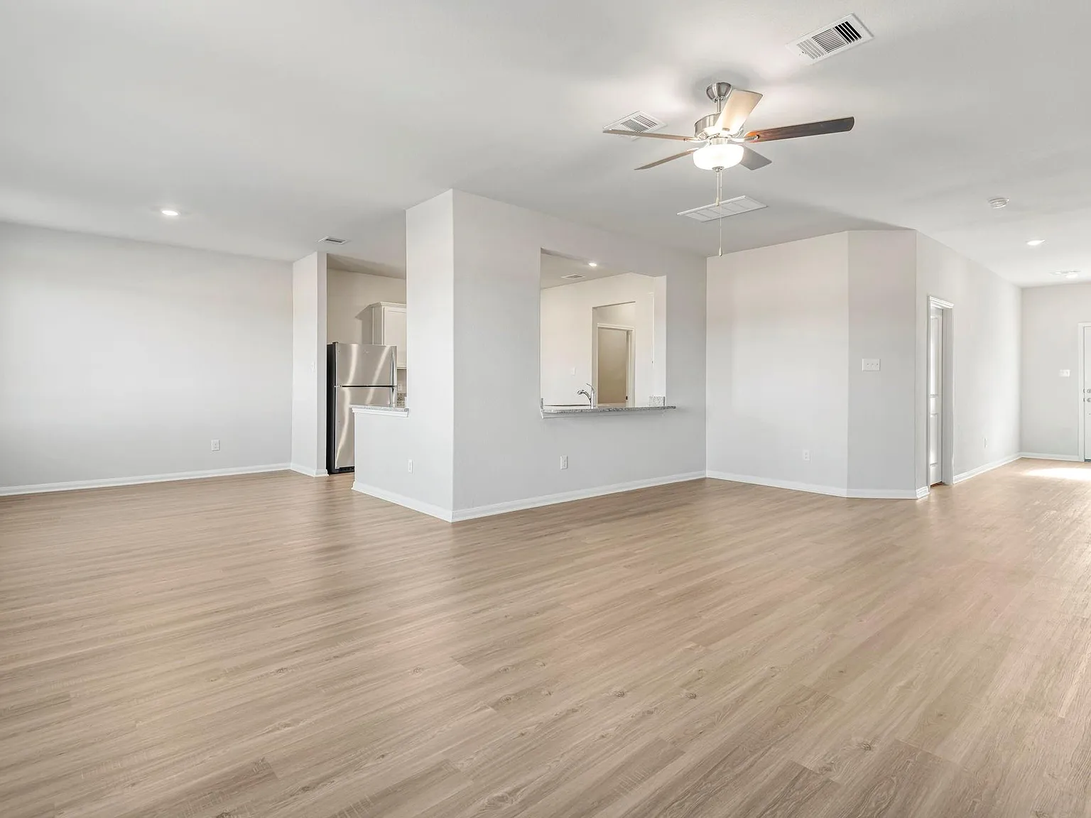 4 bed, 2.5 bath, 2316 sqft, $2,745 — Photo 3