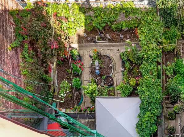 59-05 Catalpa Avenue image 8 of 12