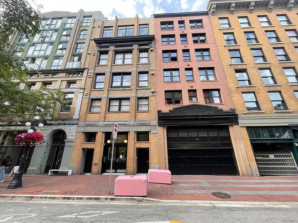 1st image of 27 Alexander St #704