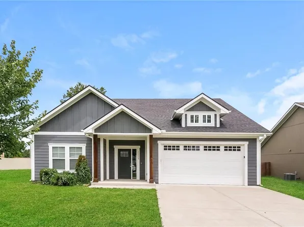 15904 E Cogan Ln, Independence, MO 64050