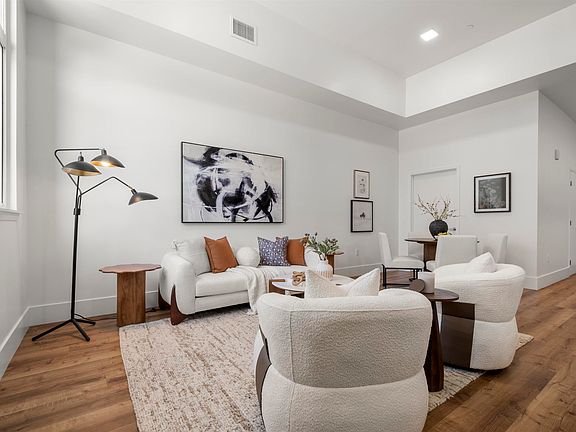 4th image of 1545 32nd St #101