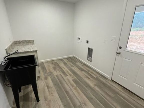 4th image of 419 James Dr