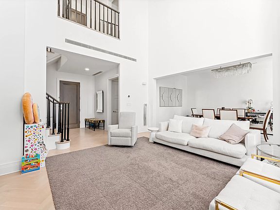 2nd image of 30 Park Pl #40D