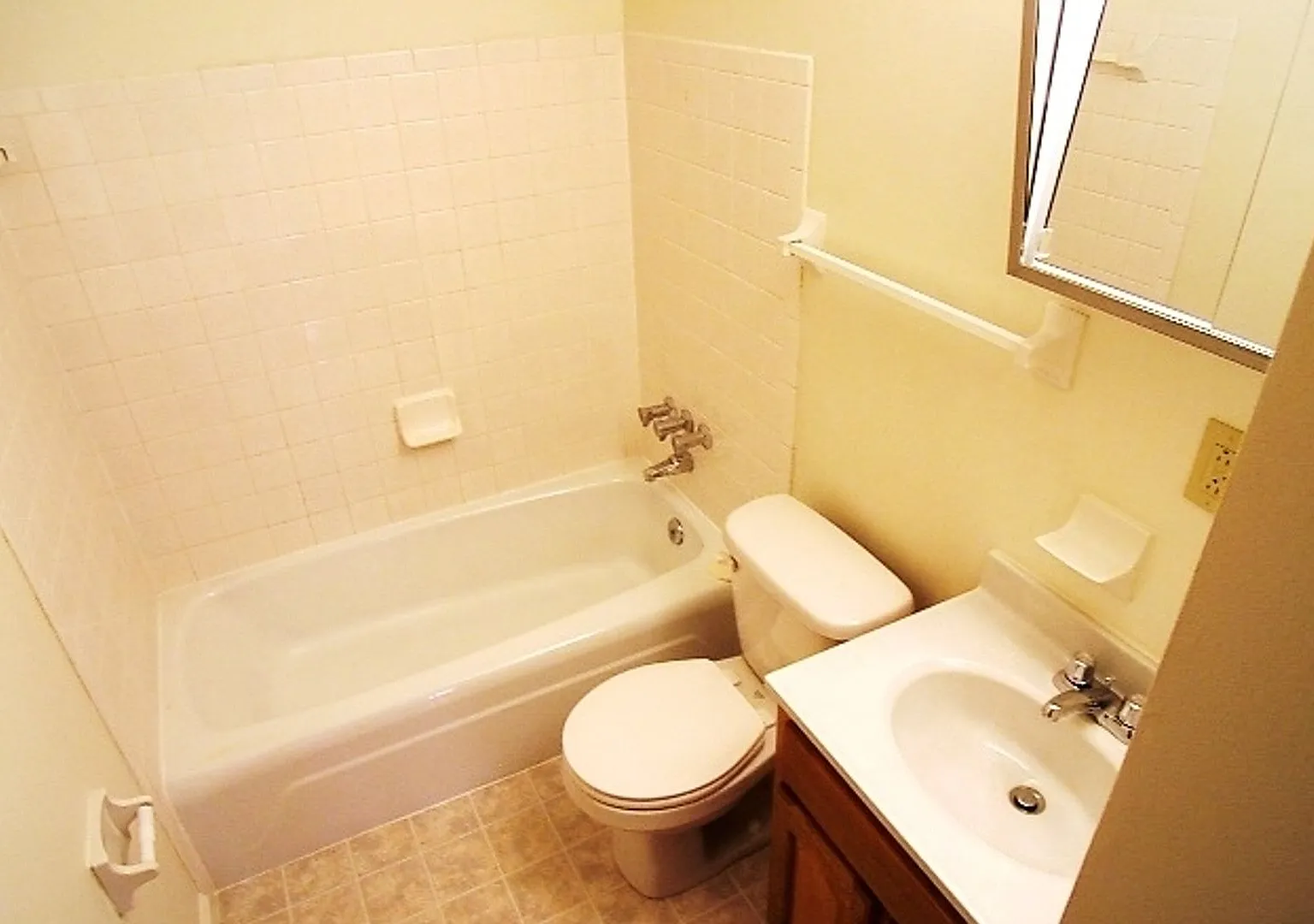 1040 Bryden Rd. — Photo 3