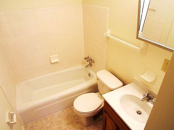 3rd image of 1040 Bryden Rd APT 2E