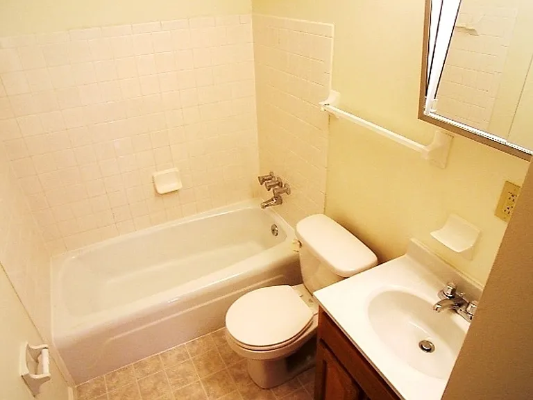 1040 Bryden Rd #II — Photo 4