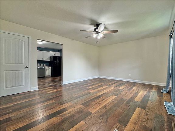 5th image of 413 Jule Merck Rd