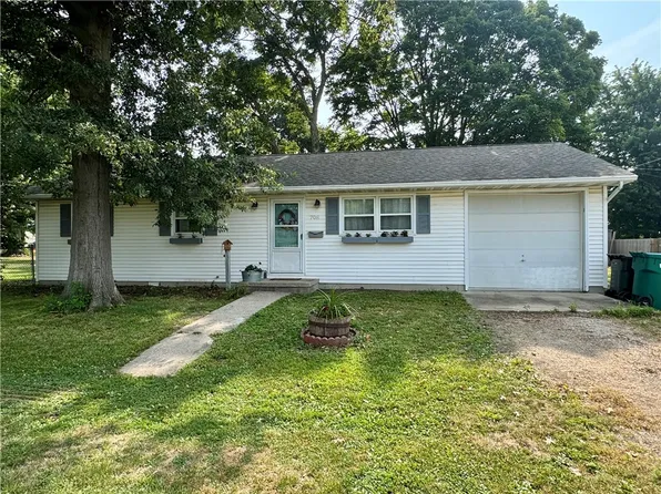 708 N 25th St, Mattoon, IL 61938
