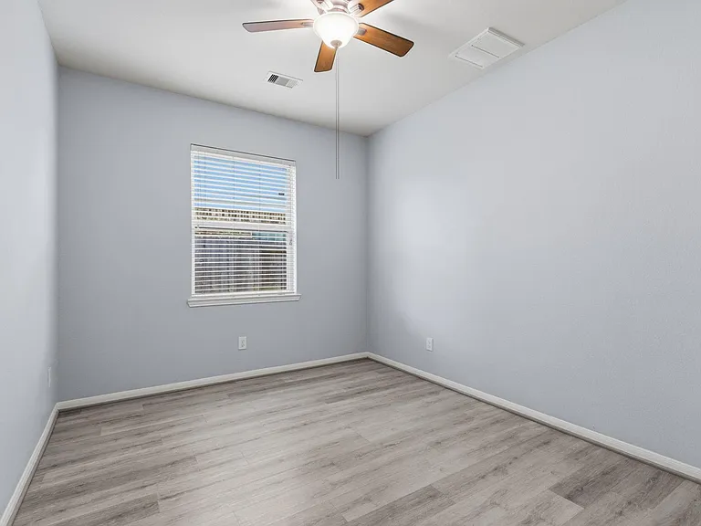 271 Westwood Dr — Photo 32
