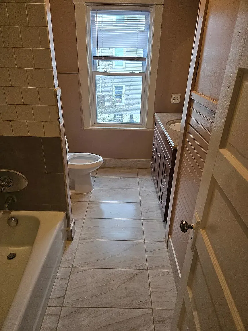 3 bed, 1200 sqft, $1,700 — Photo 3