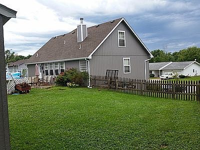 2nd image of 817 SE 16th Ter