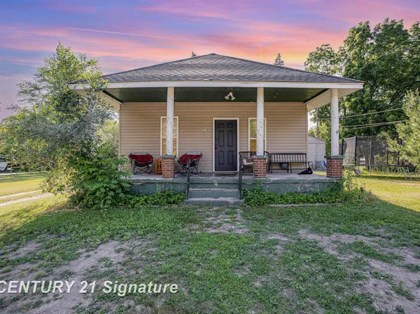 224 Greenwood St, Sterling, MI 48659