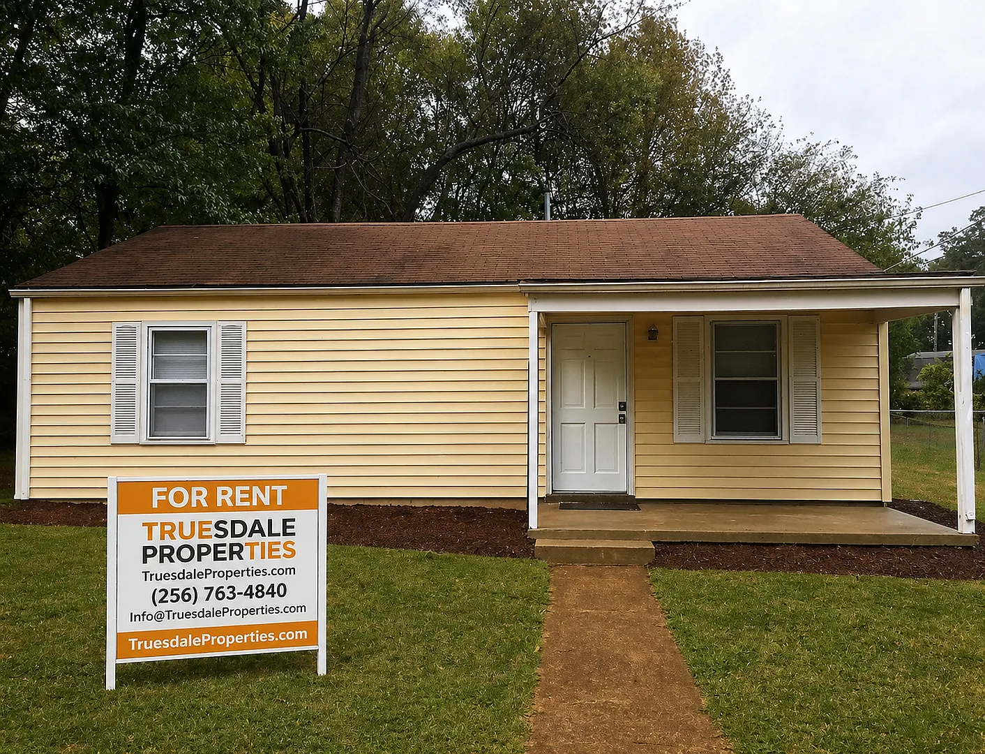 2BR 1BA with fenced in backyard with free 1st month rent! — Photo 1