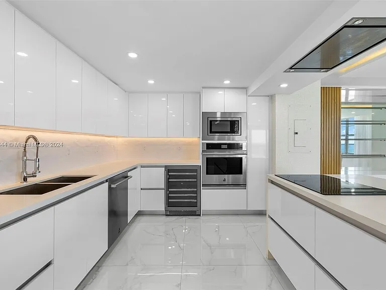 5151 Collins Ave #1527 — Photo 5