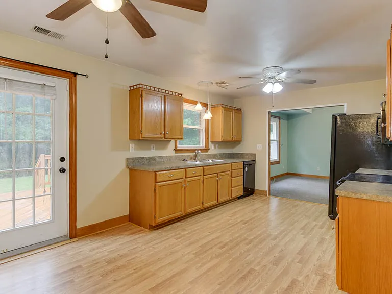 128 Mann Dr — Photo 17