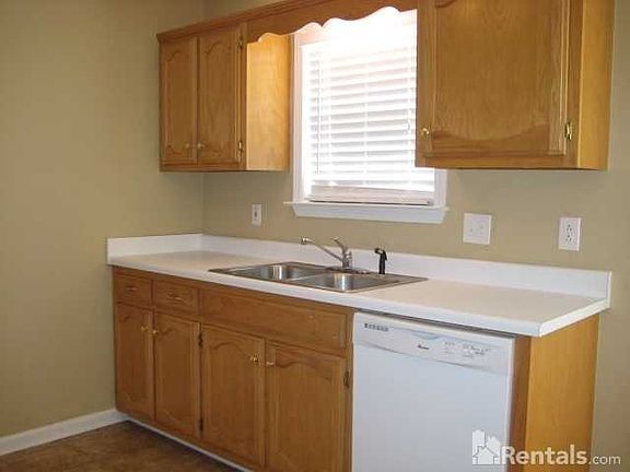 5th image of 408 Williamsport Dr