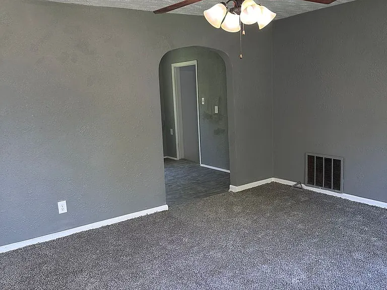 707 S Warren Ave — Photo 2