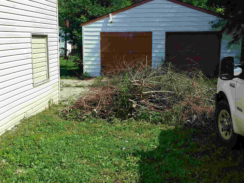 2nd image of 106 McKenzie St