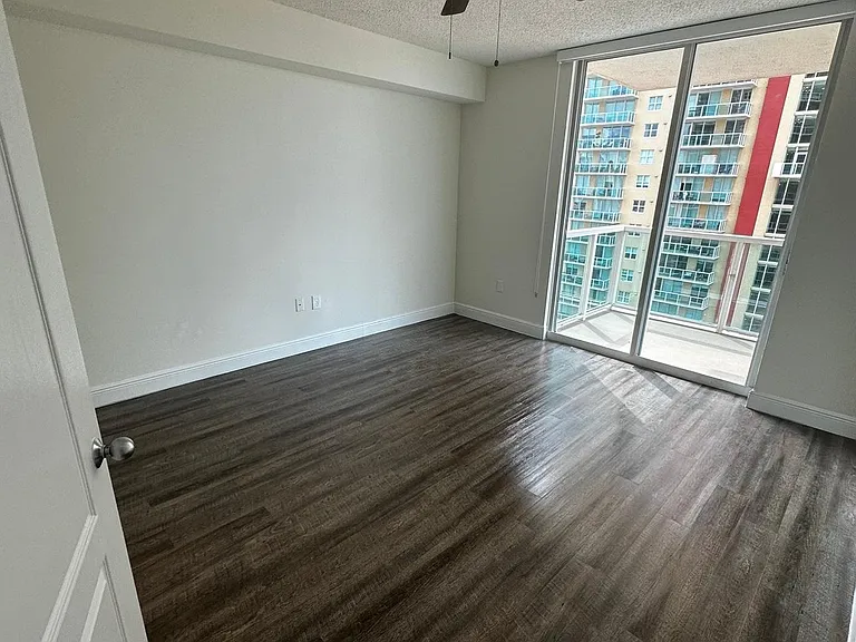 17000 N Bay Rd #910 — Photo 5
