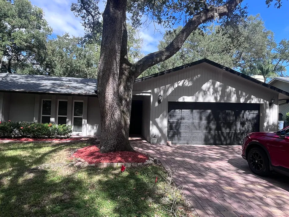 32 Hickory Ln